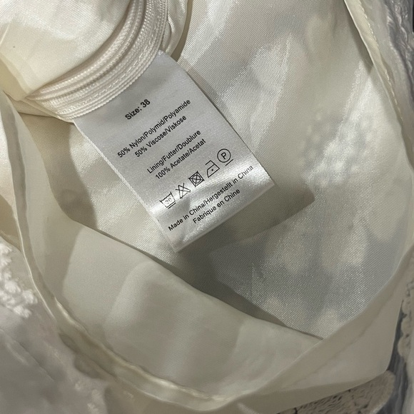 Baum und Pferdgarten Embroidered white midi skirt| Size 8 - Picture 2 of 6